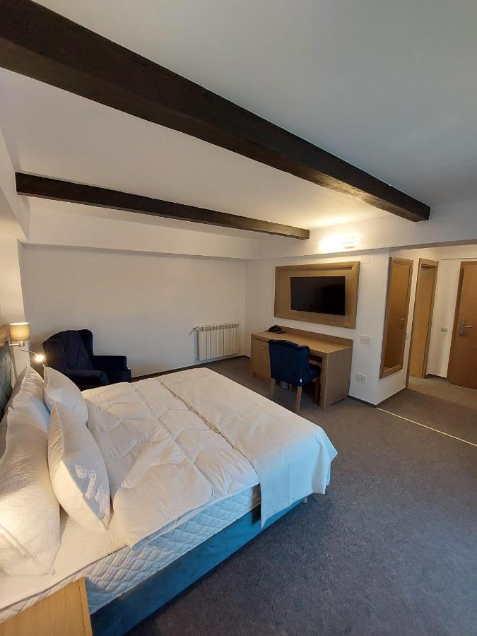 New Wolf Hotel 3*